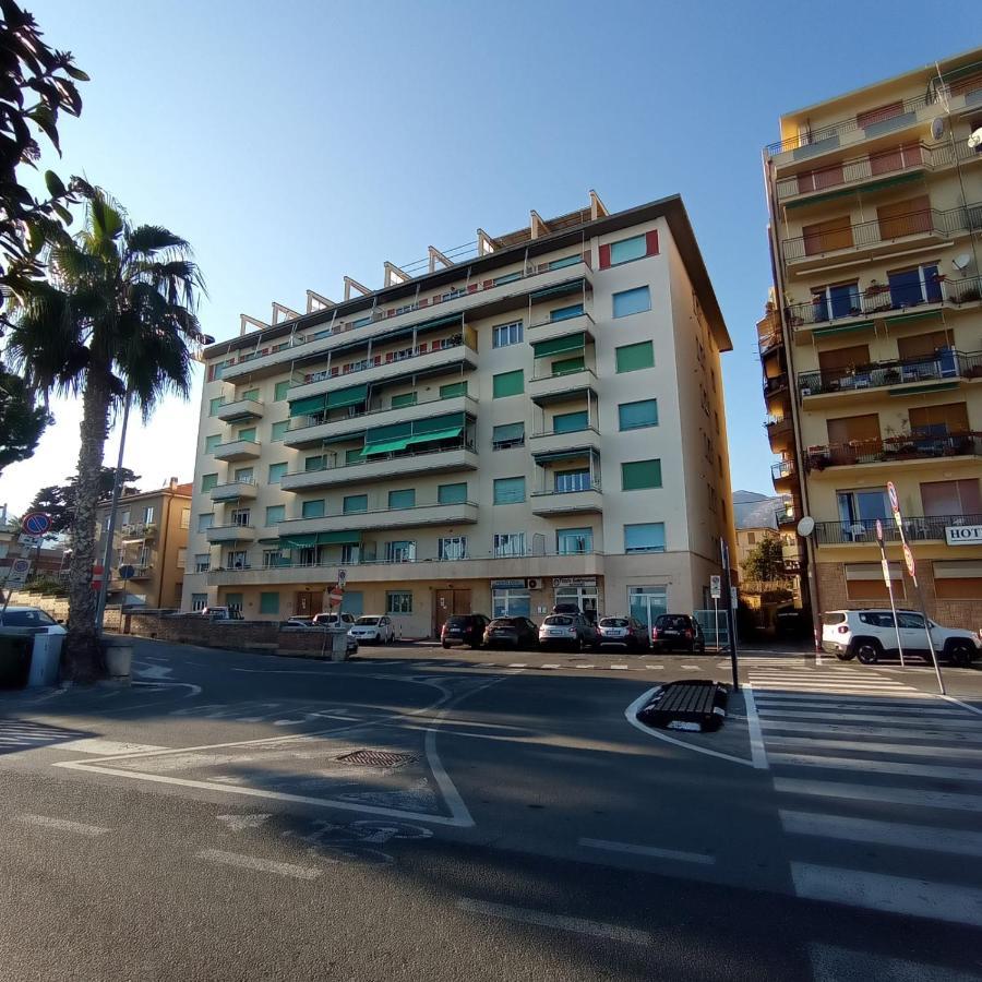 Piazza Mazzini 21 Apartment Loano Exterior photo